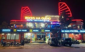 Rocks Ha Giang Hostel & Tour